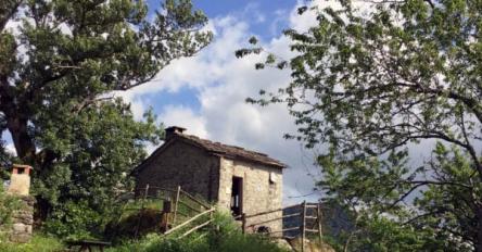 Viaggio a piedi in Emilia Romagna e Toscana: Il sentiero delle case ribelli